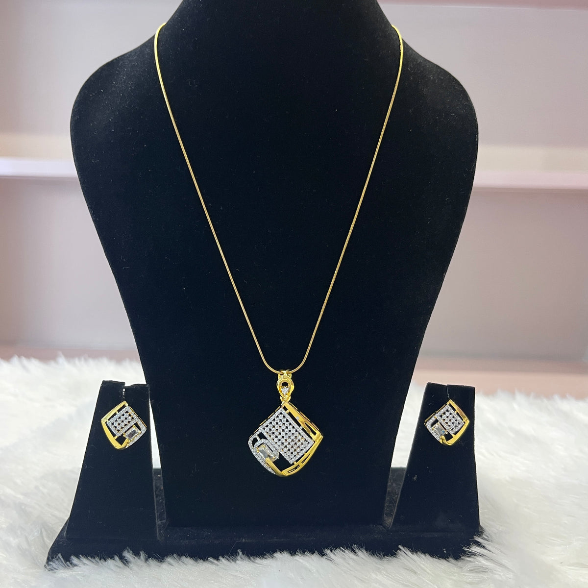 Diamond Pendant Set