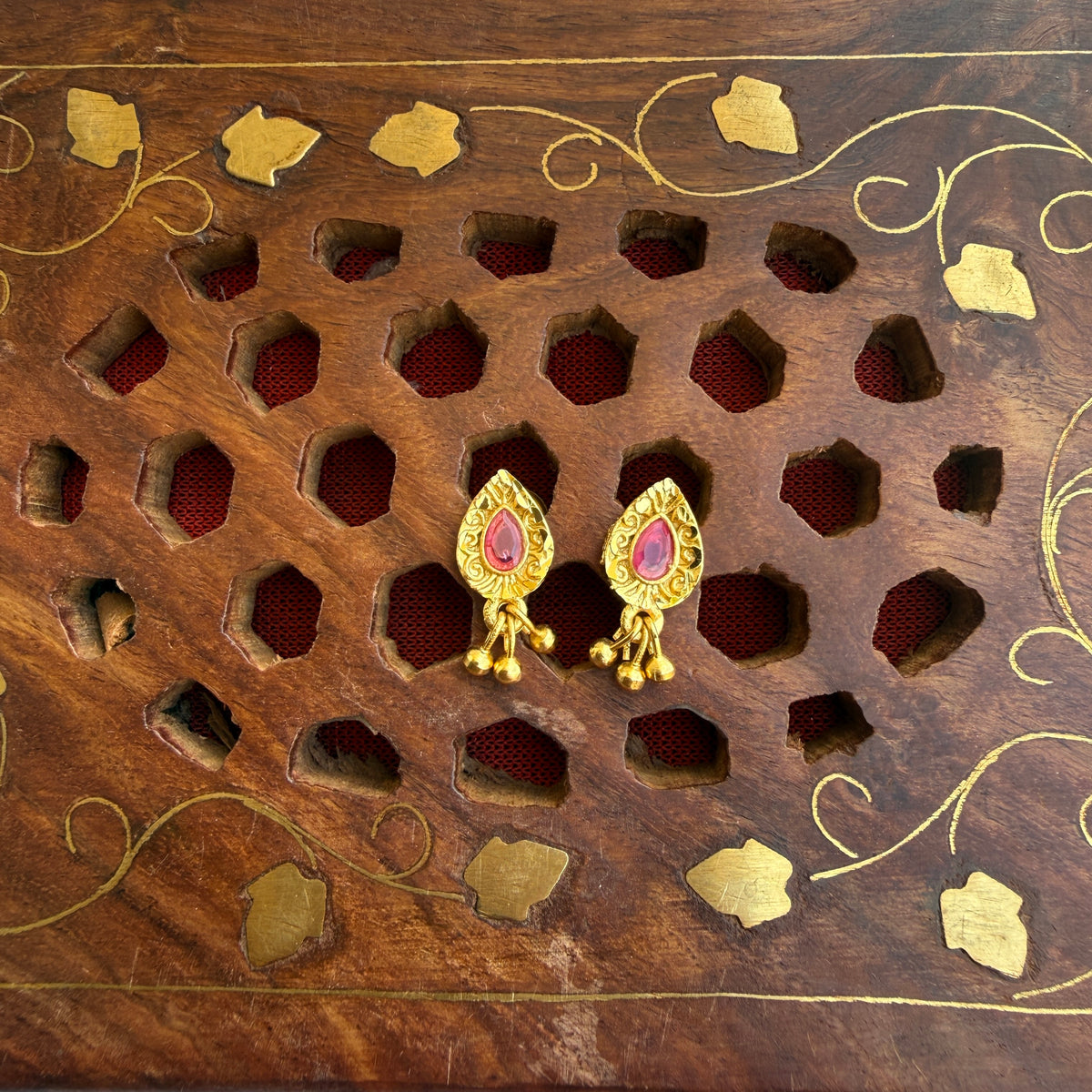 Gold Stud - STG00131