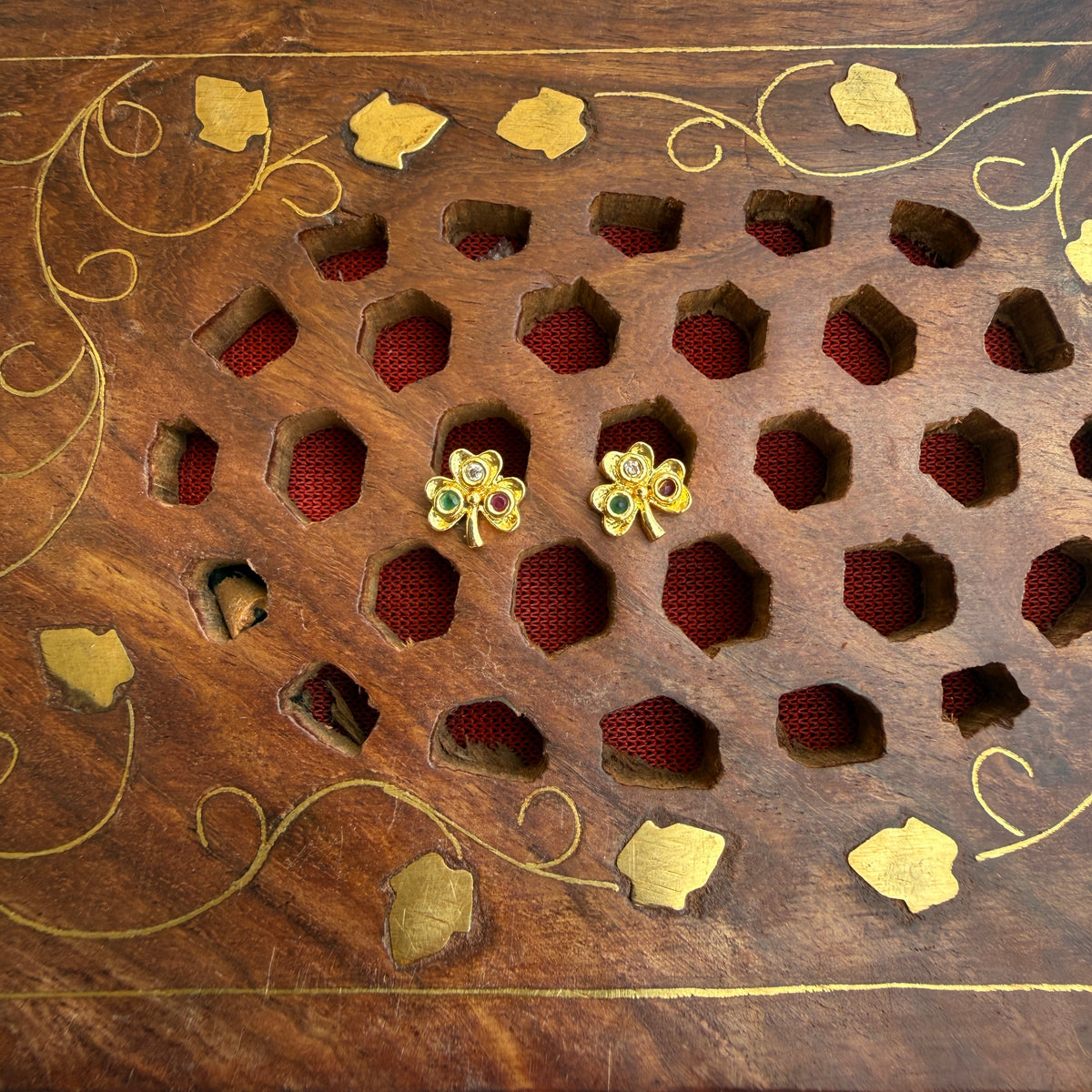 Gold Stud - STG00161