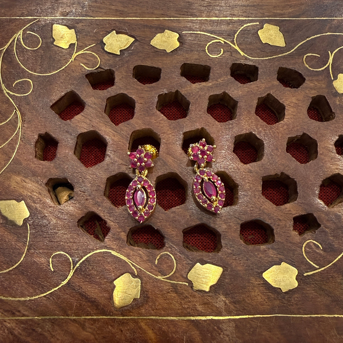 Gold Stud - STG0045