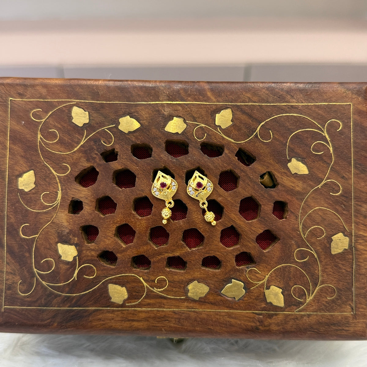 Gold Stud - STG00281