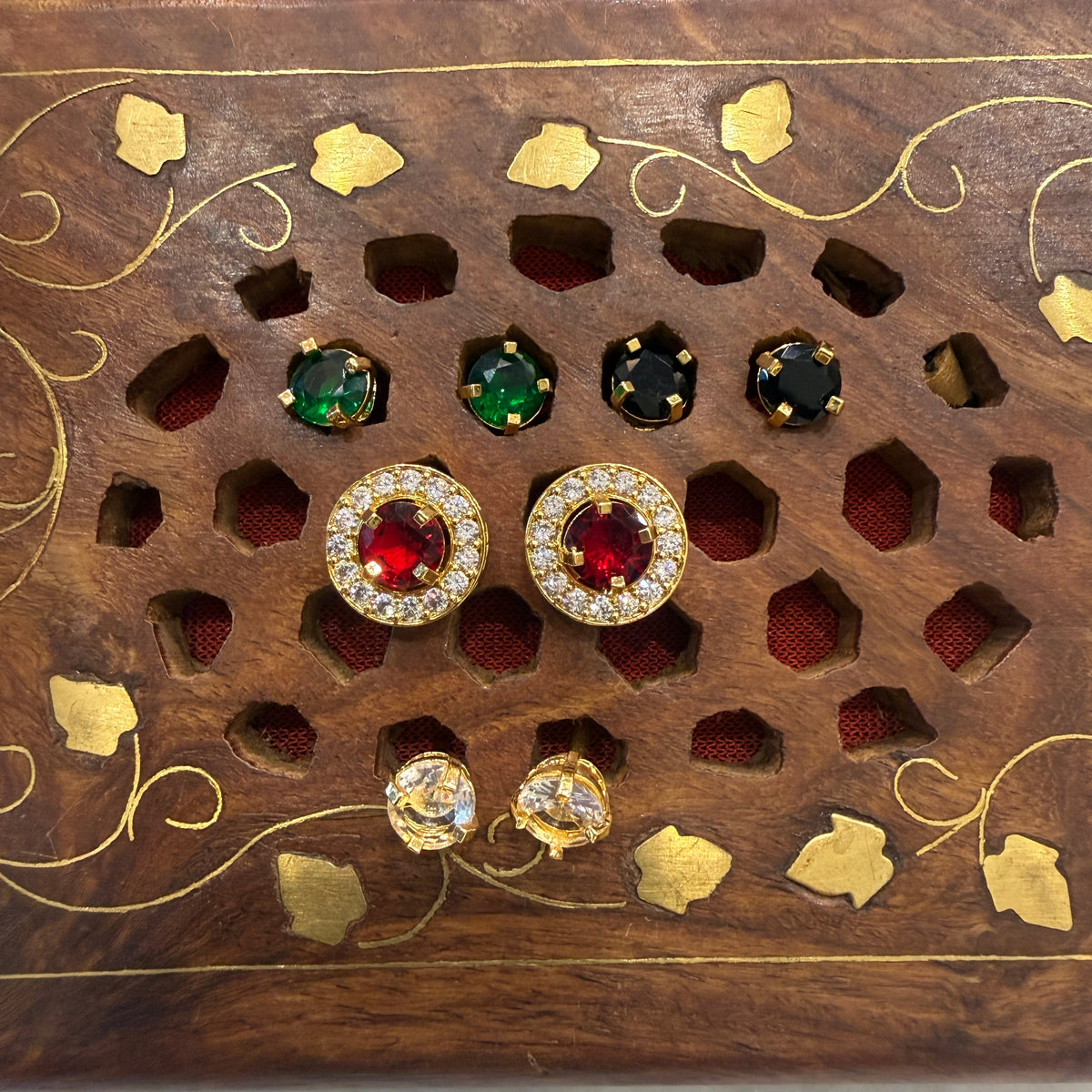 Gold Stud - STG00239