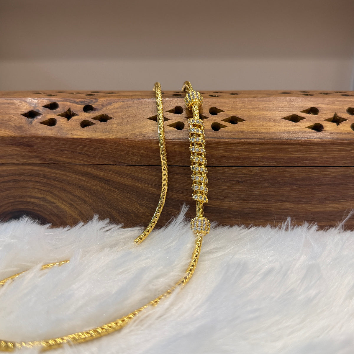 Gold Mugappu Kodi Stone