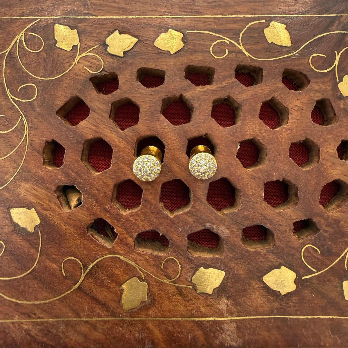 Gold Stud - STG0006