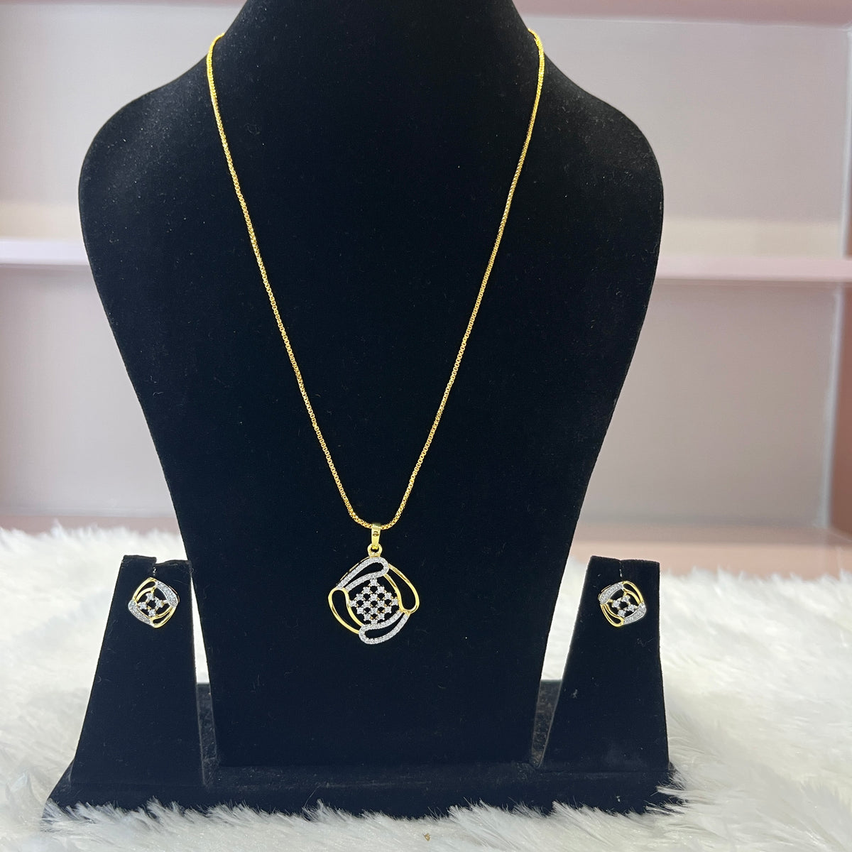 Diamond Pendant Set