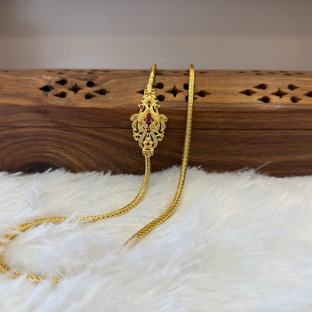 Gold Mugappu Kodi Stone