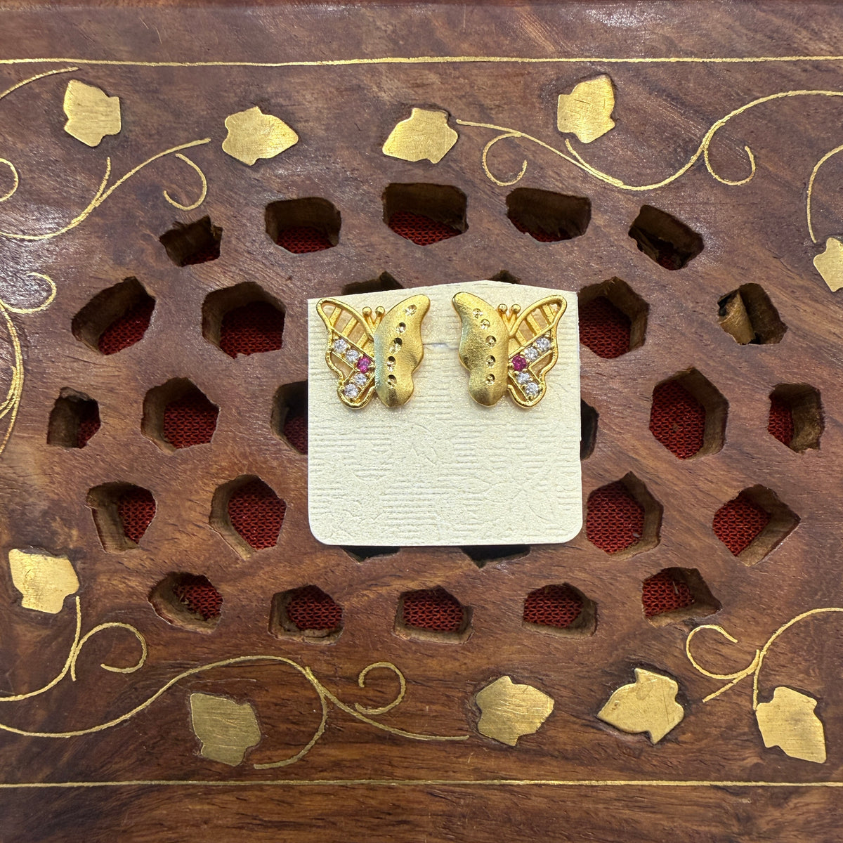Gold Stud - STG00201
