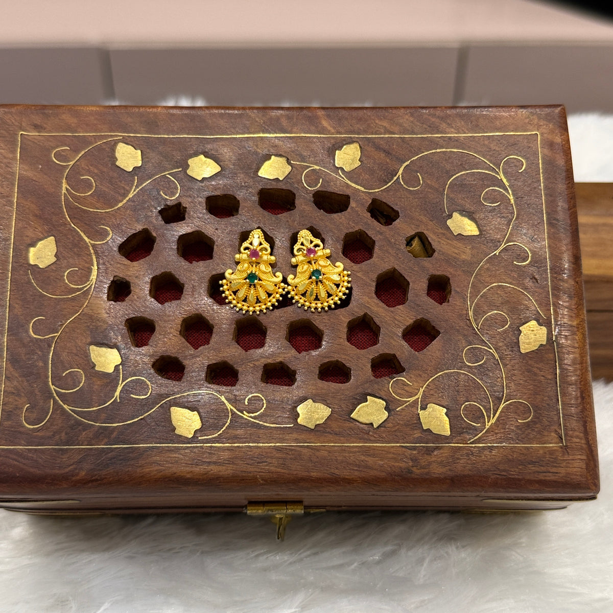 Gold Stud - STG00311