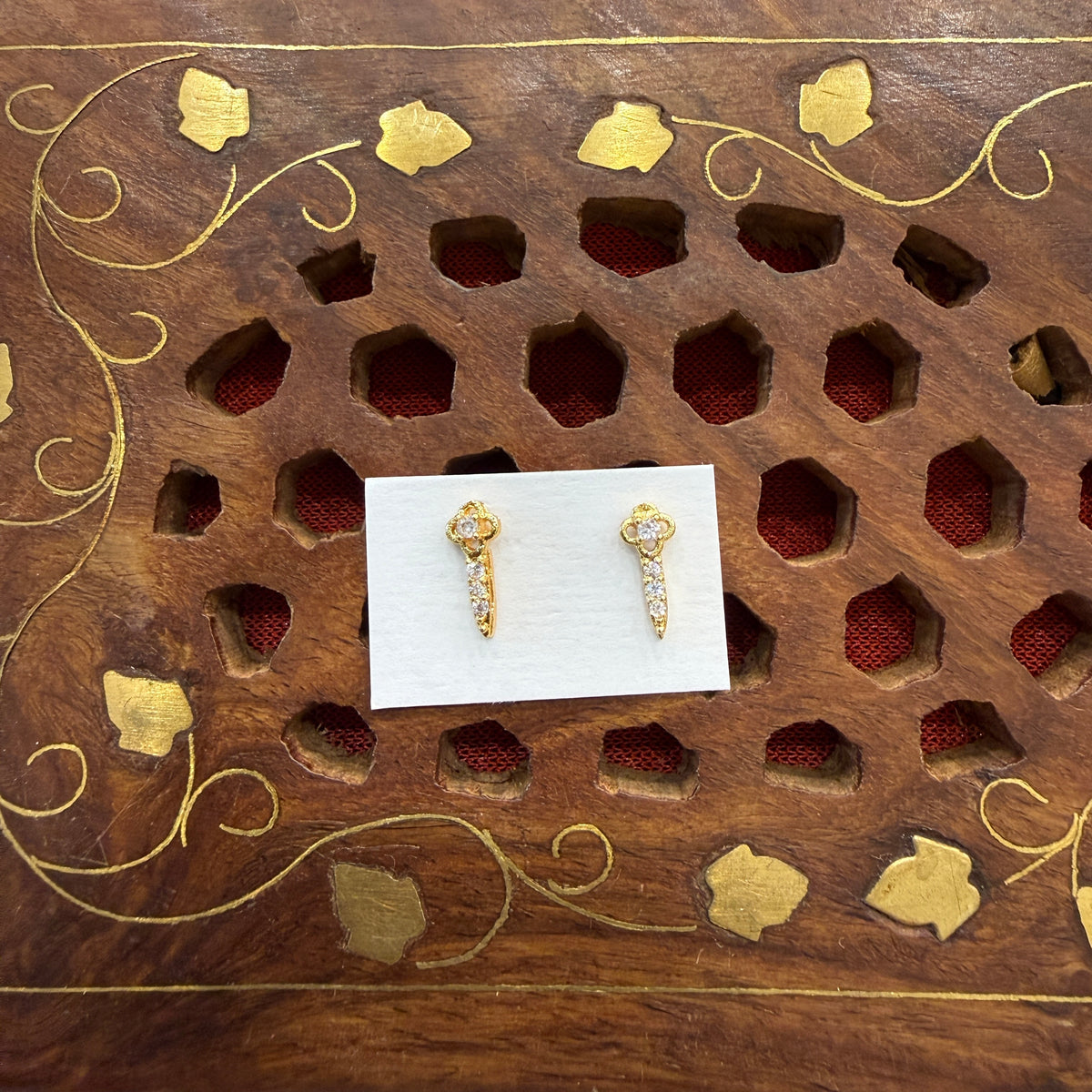 Gold Stud - STG00240