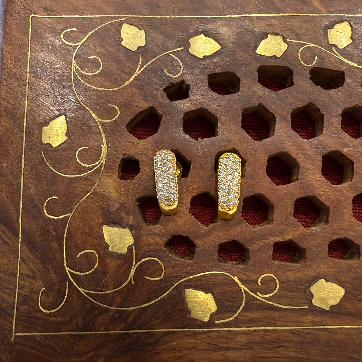 Gold Stud - STG0058