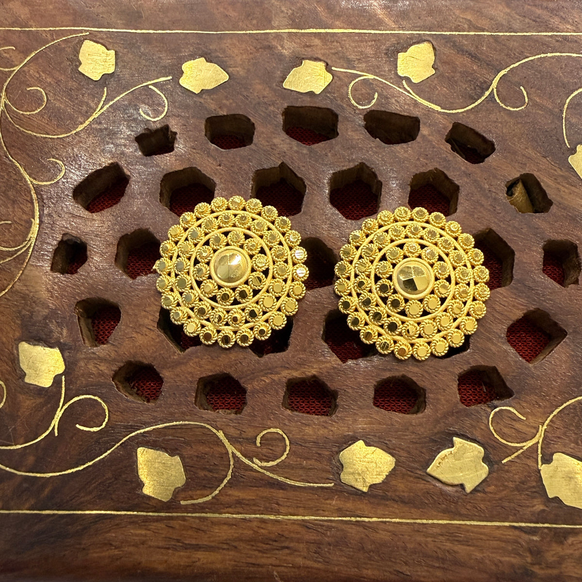 Gold Stud - STG0063