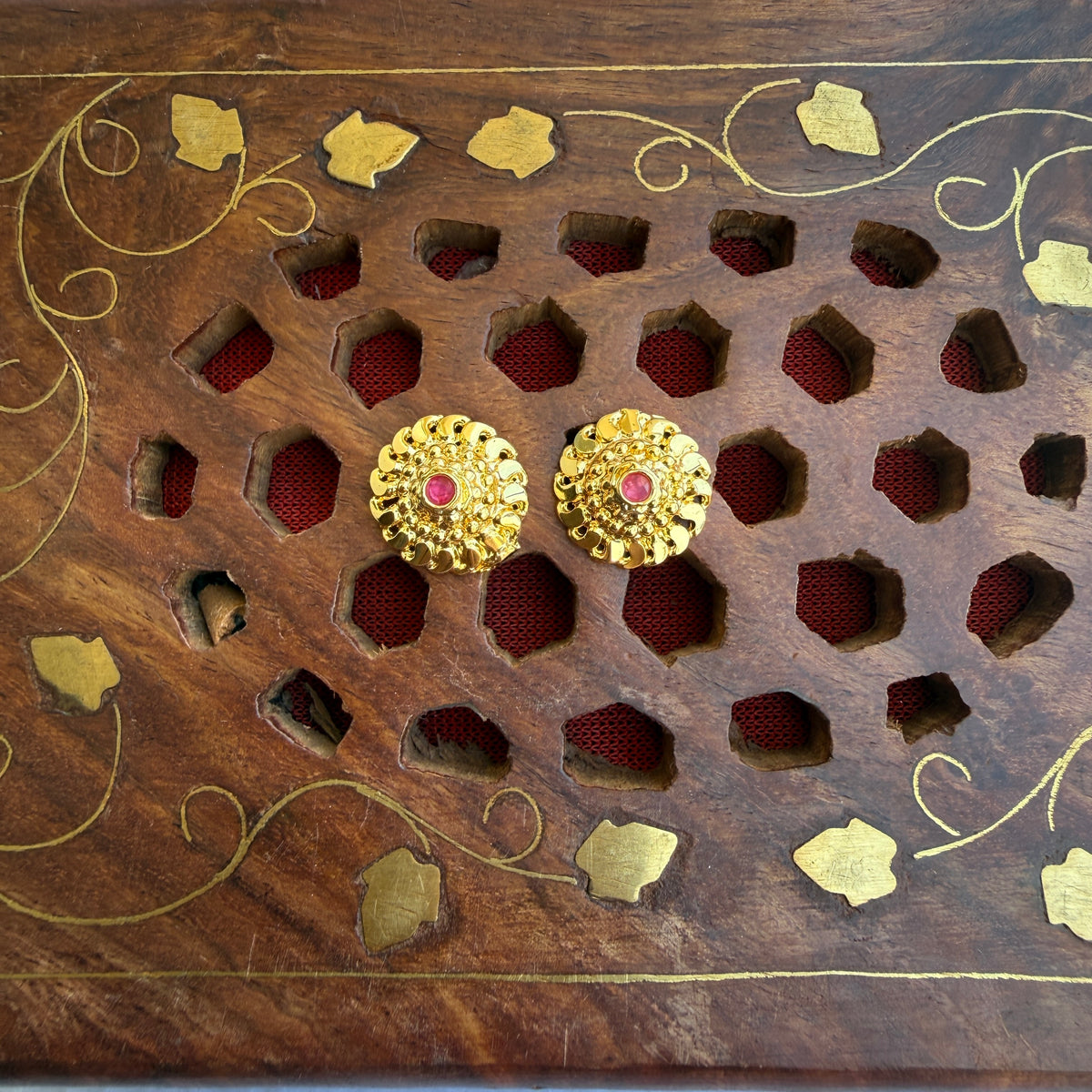 Gold Stud - STG00144