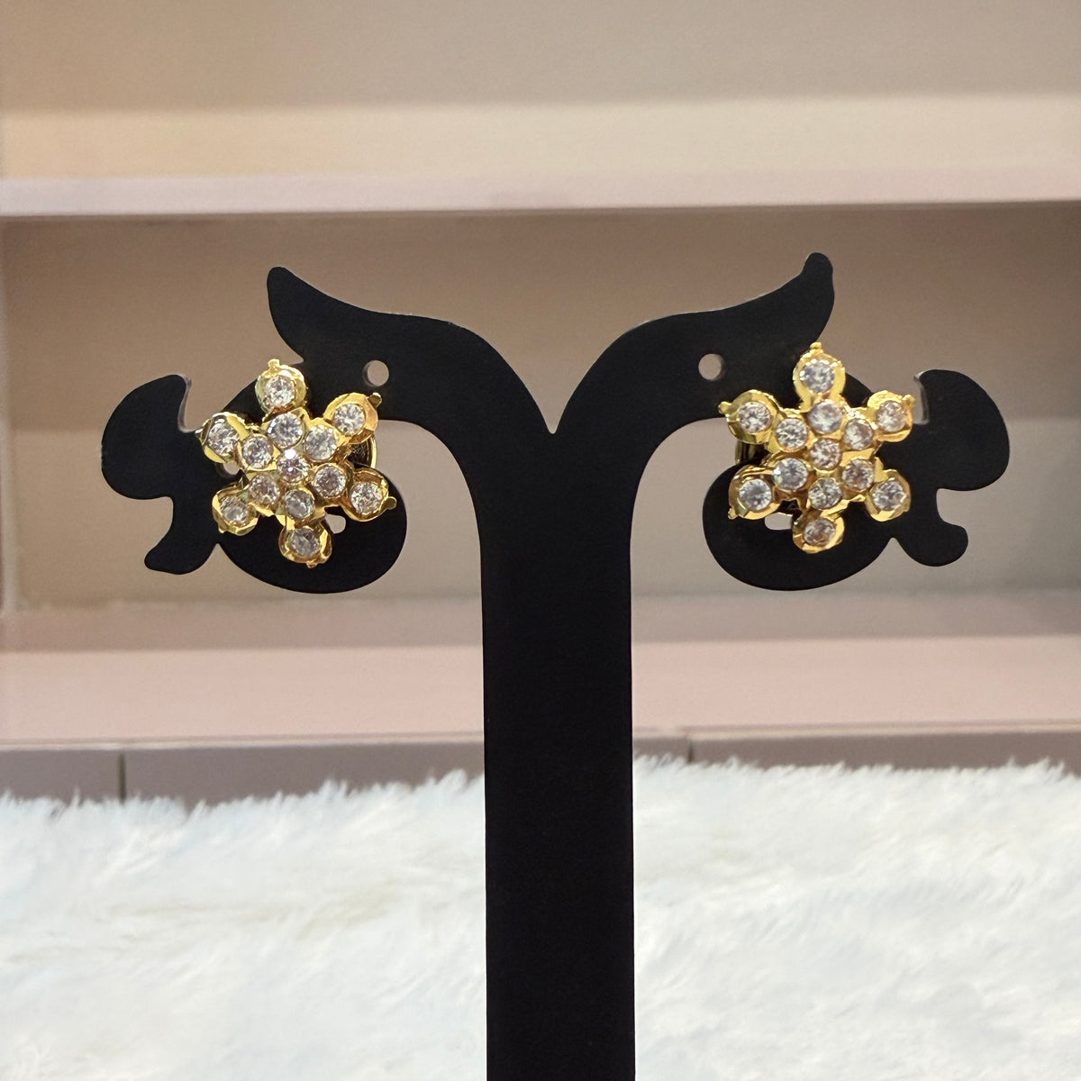 Gold Stud - STG0097