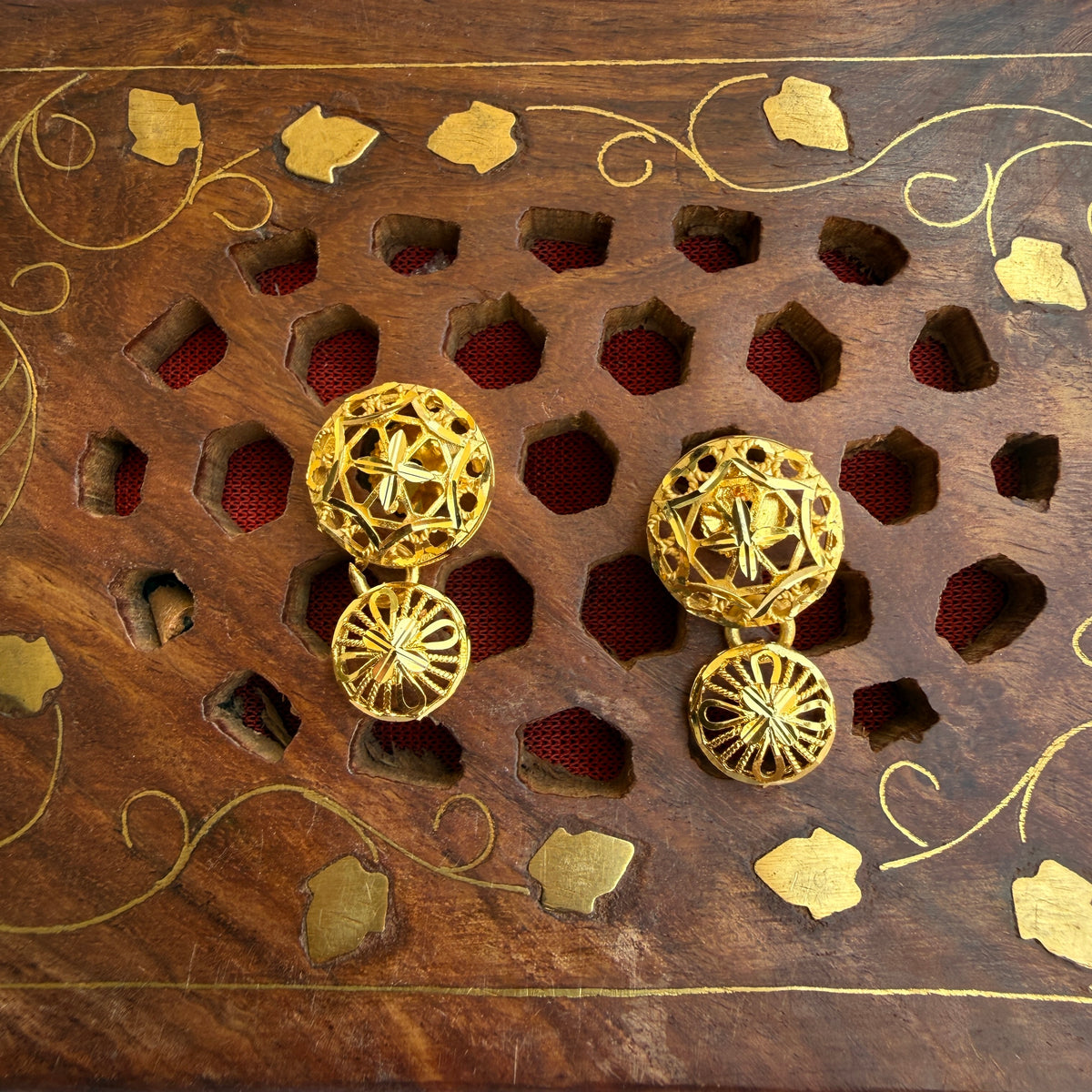 Gold Stud - STG00177
