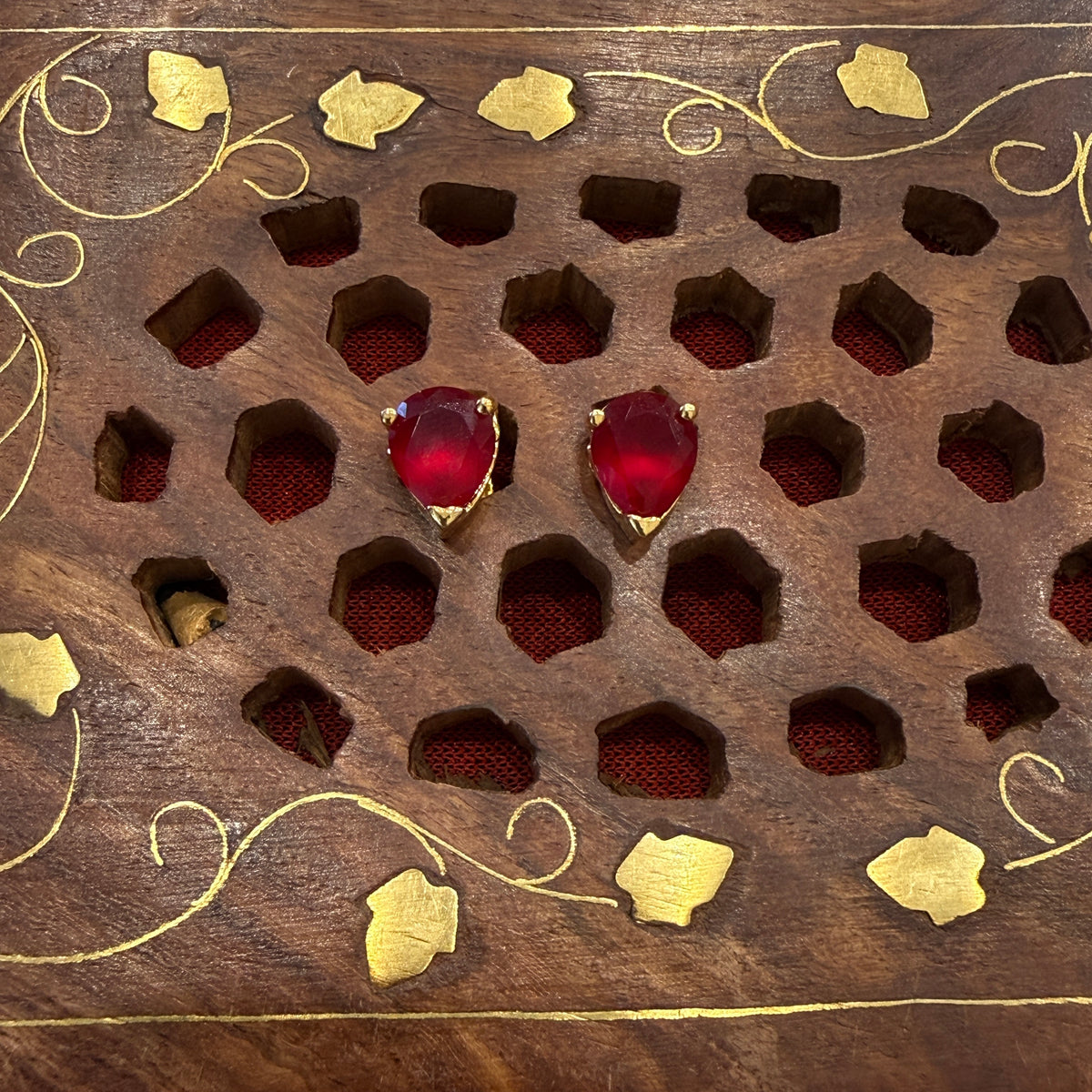 Gold Stud - STG0047