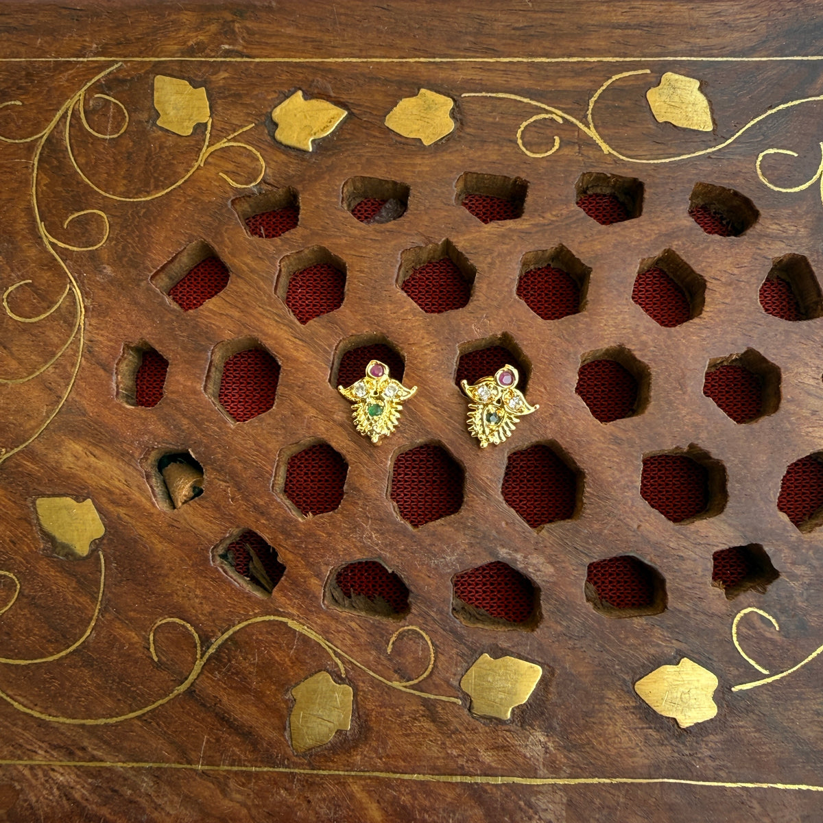 Gold Stud - STG00147
