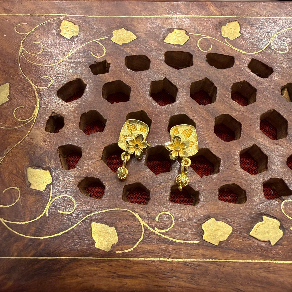 Gold Stud - STG0079