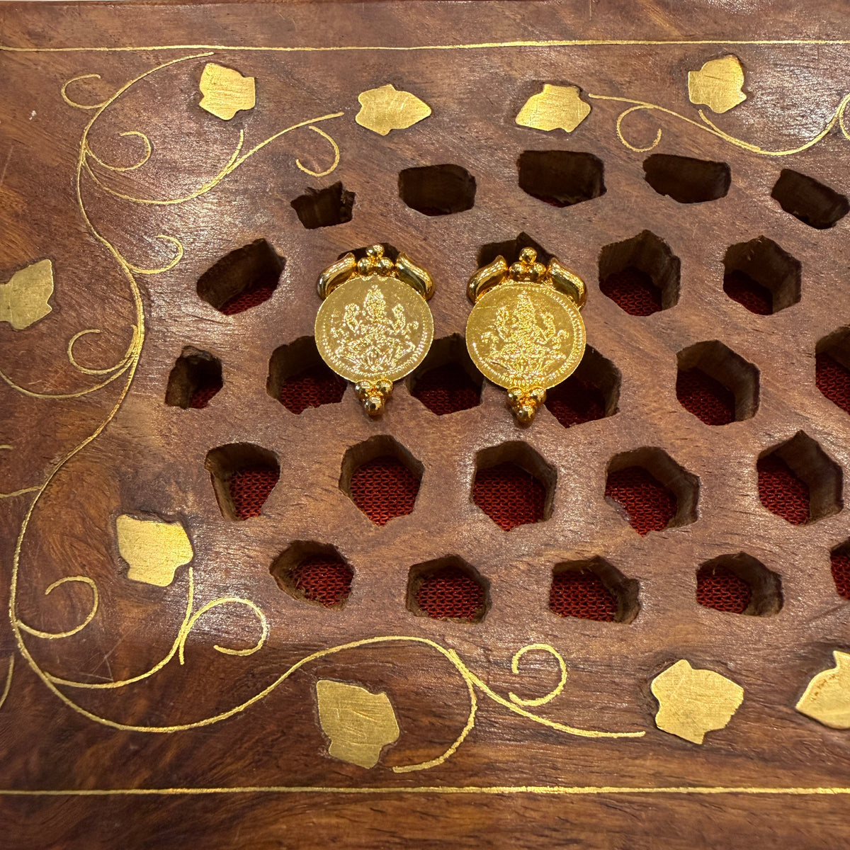 Gold Stud - STG0091