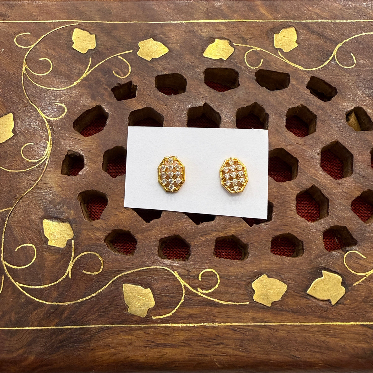 Gold Stud - STG00255