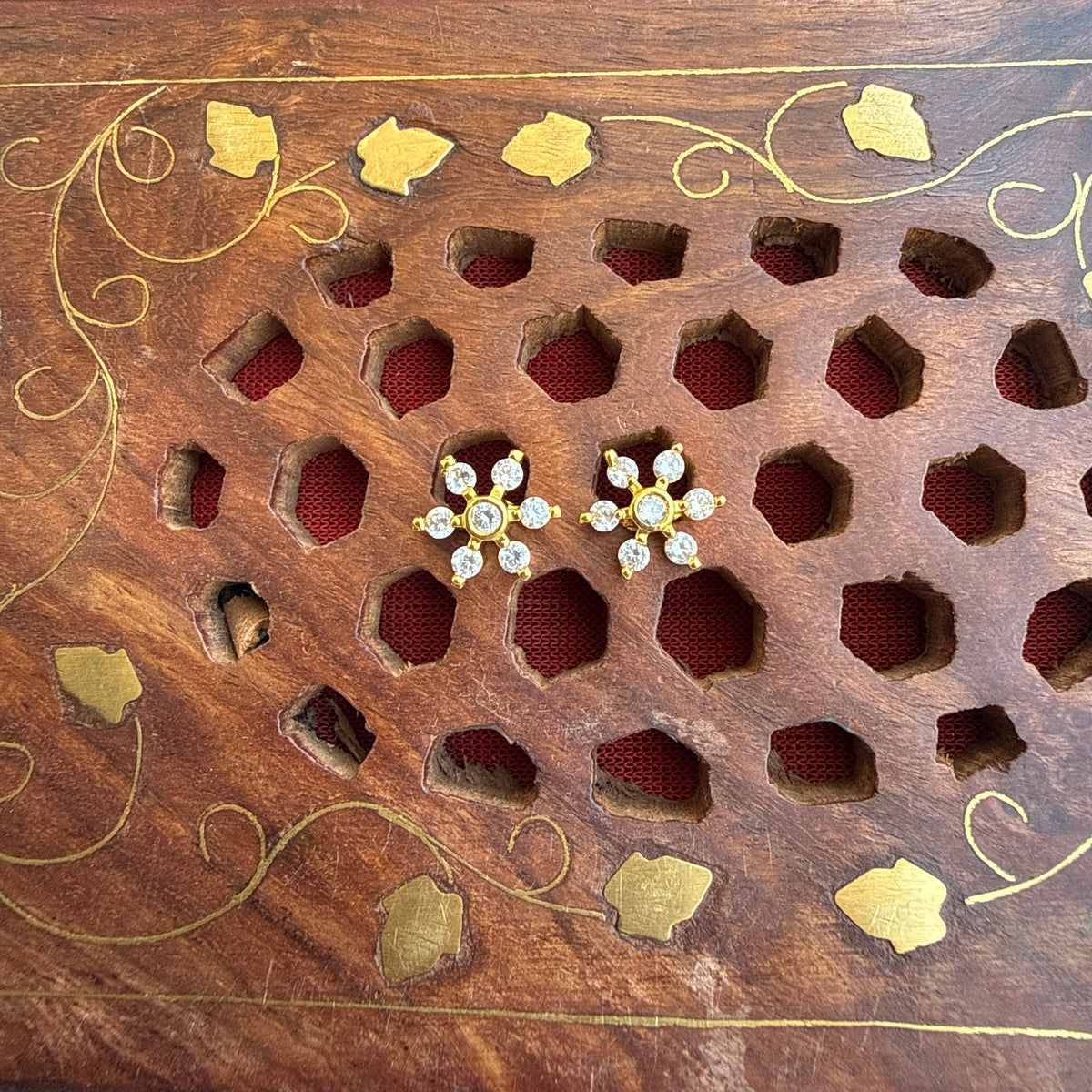 Gold Stud - STG00191