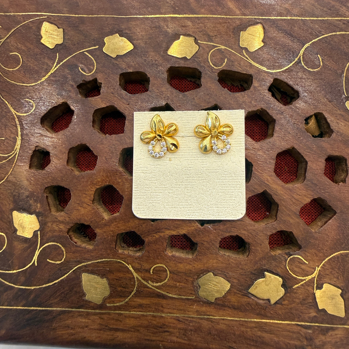 Gold Stud - STG00212