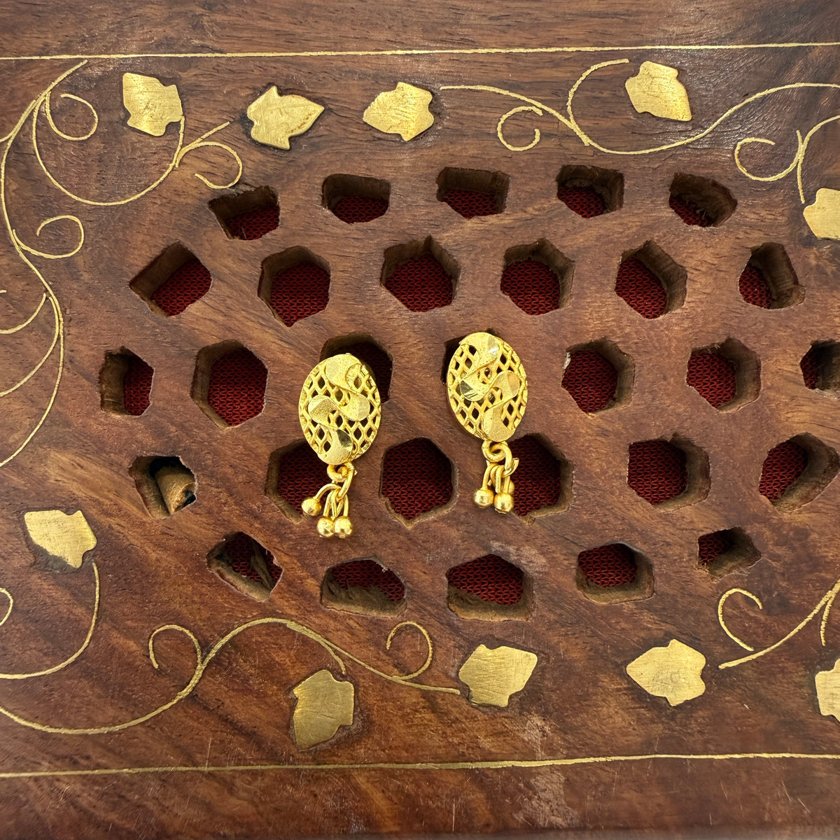Gold Stud - STG0007