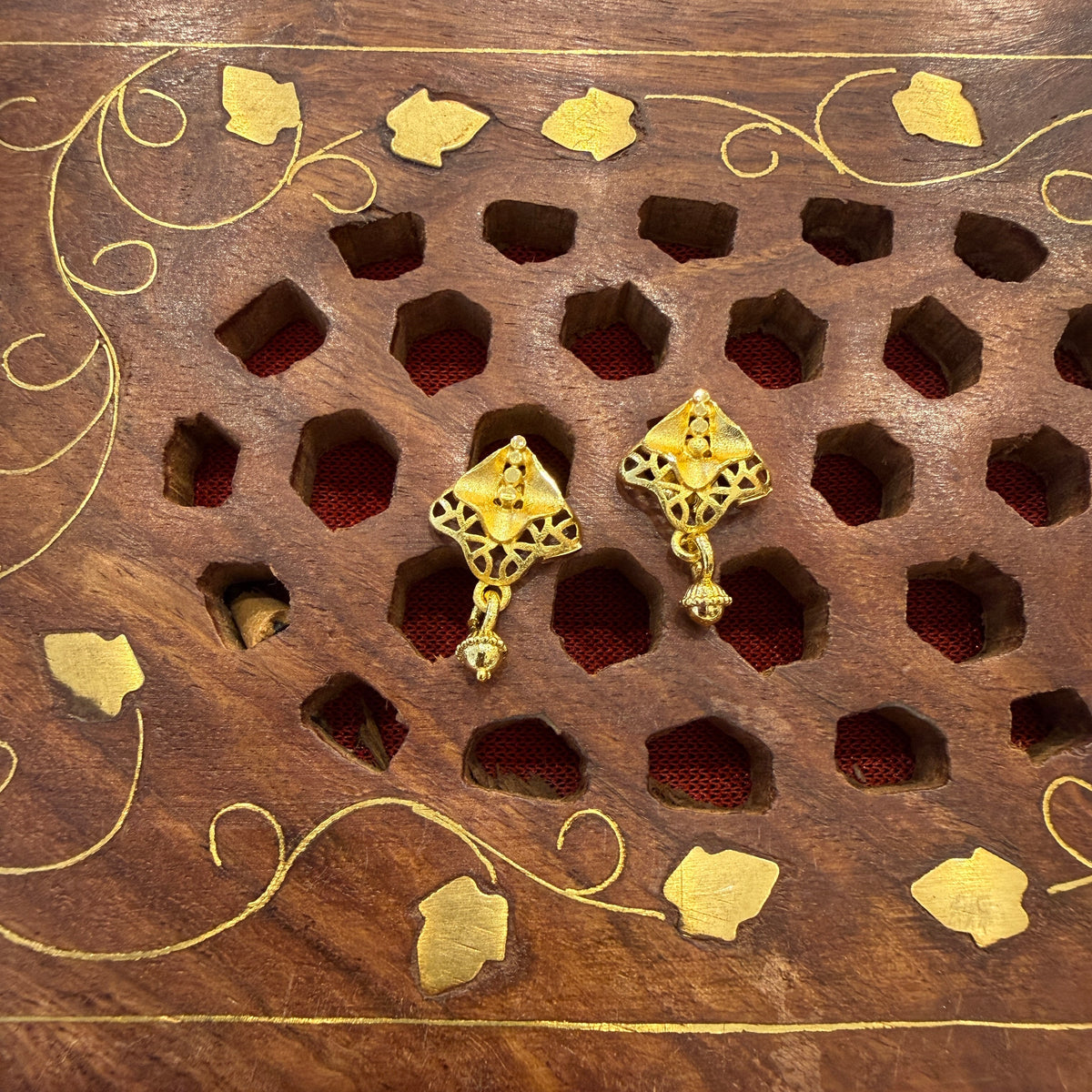 Gold Stud - STG0043