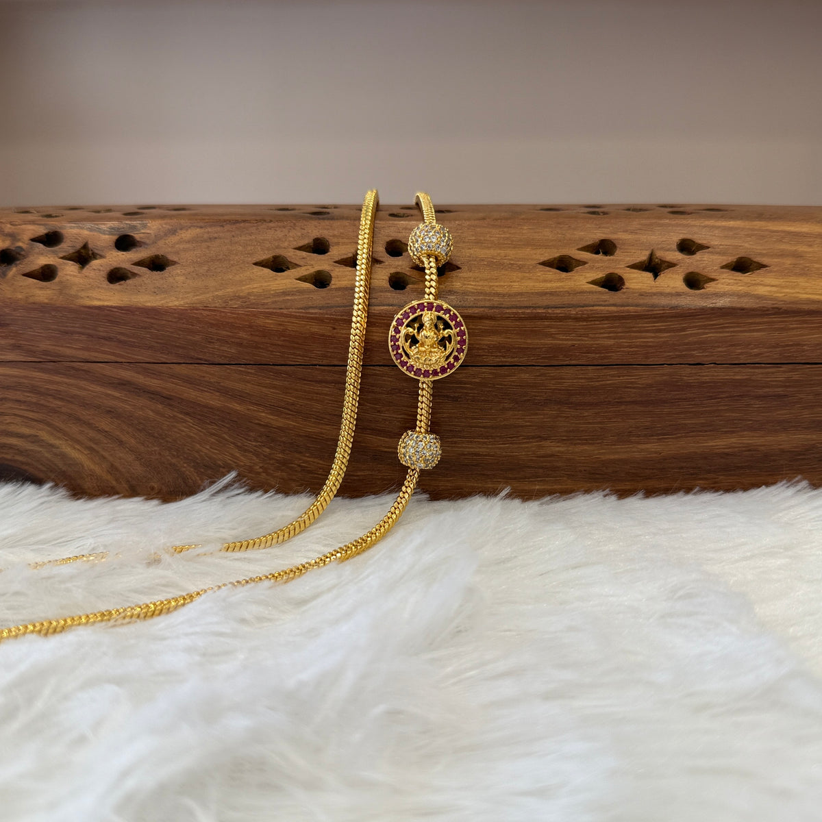Gold Mugappu Chain Stone