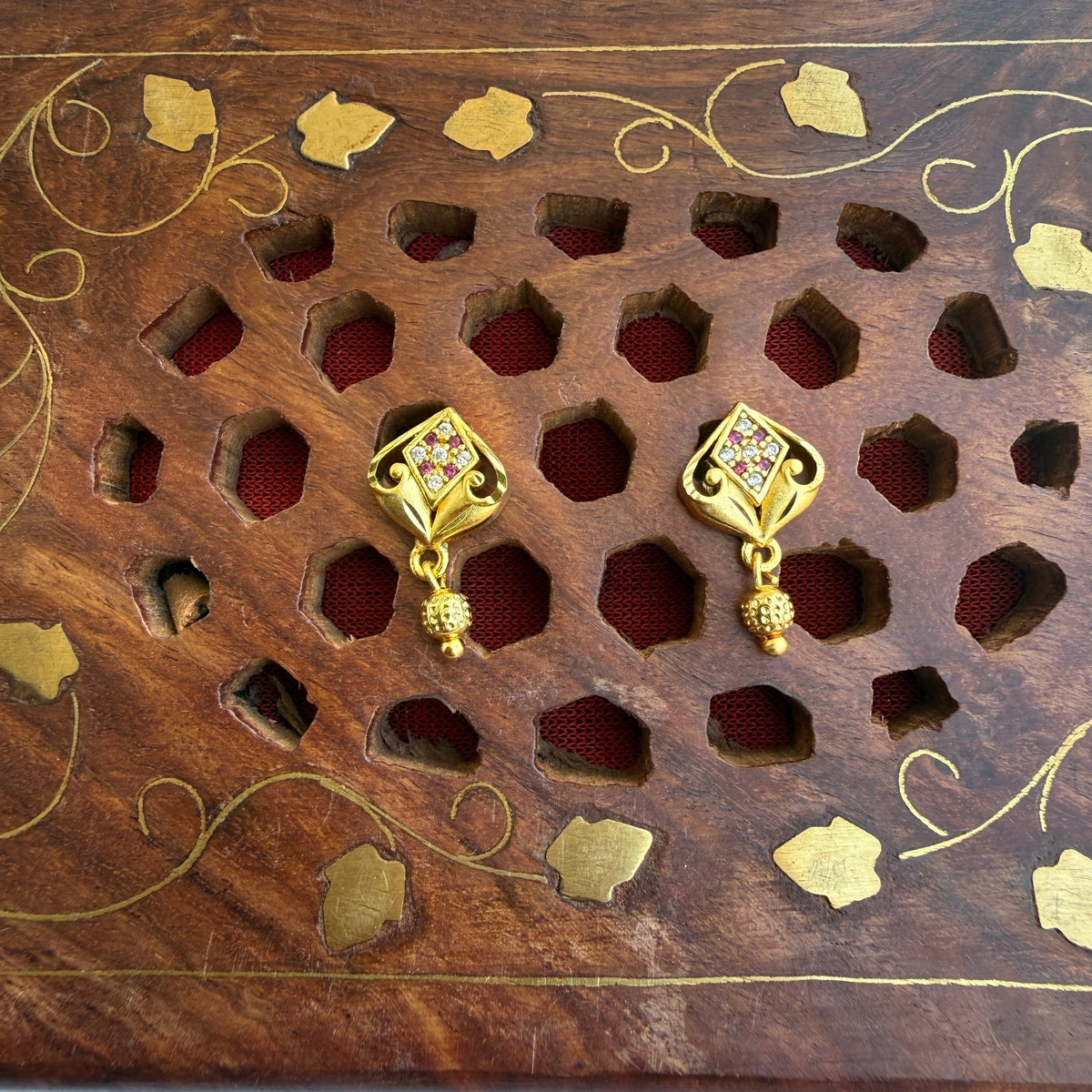 Gold Stud - STG00130