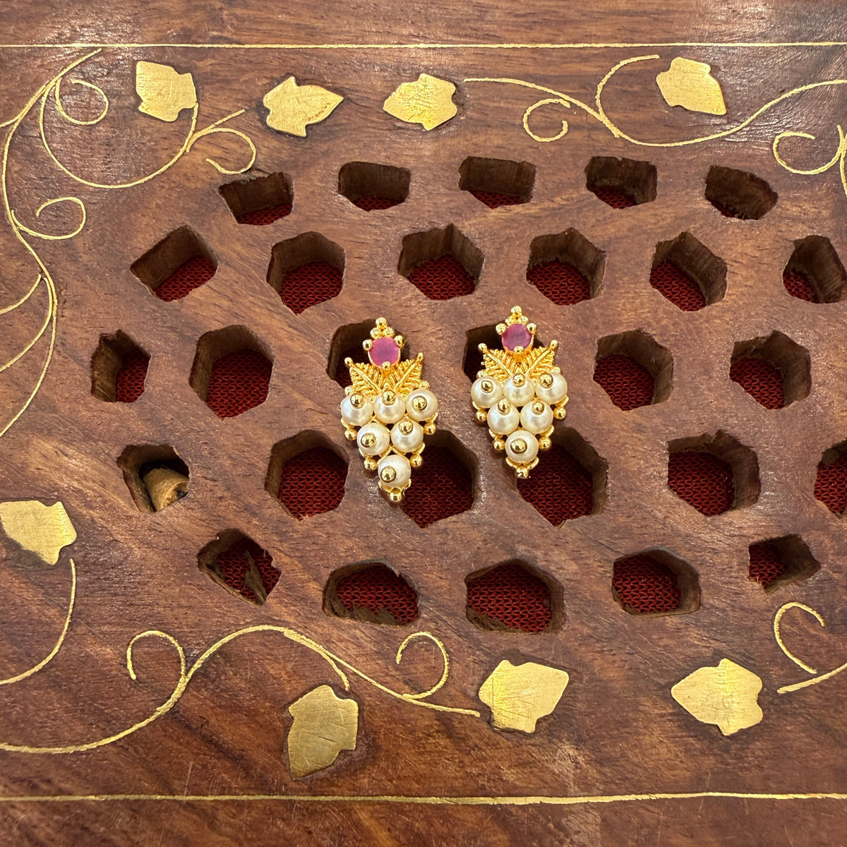 Gold Stud - STG0032