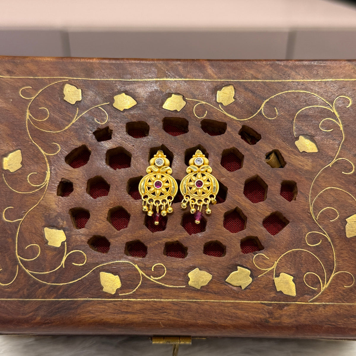 Gold Stud - STG00309