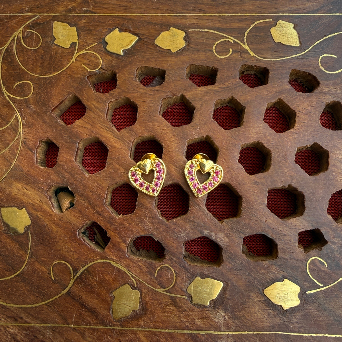 Gold Stud - STG00149