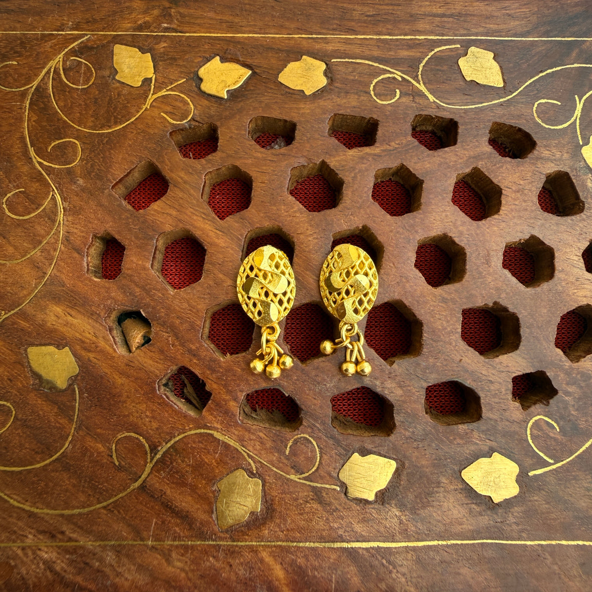 Gold Stud - STG00159