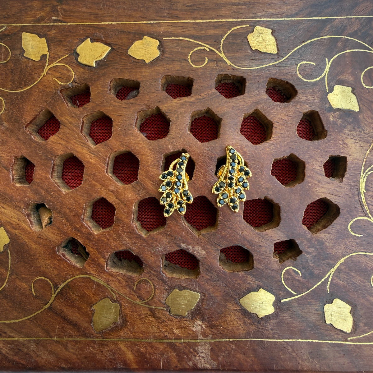Gold Stud - STG00128