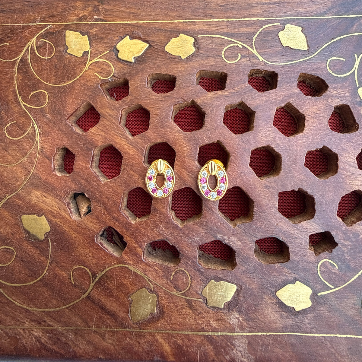 Gold Stud - STG00188