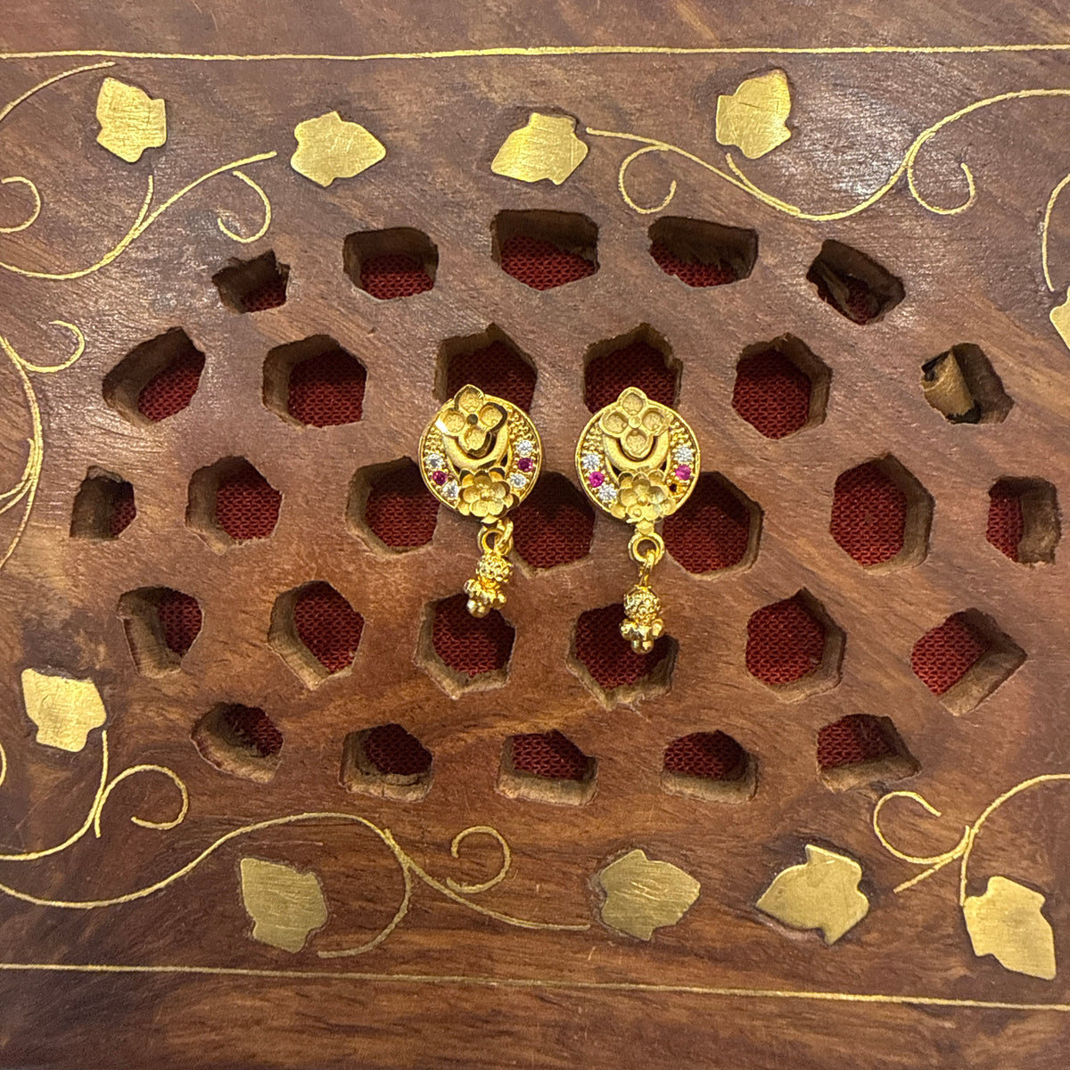 Gold Stud - STG00230