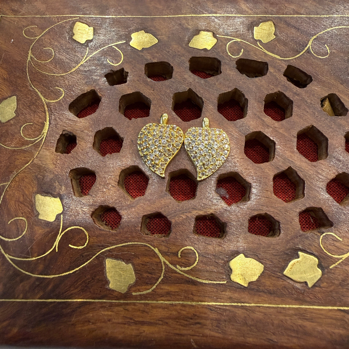 Gold Stud - STG0092