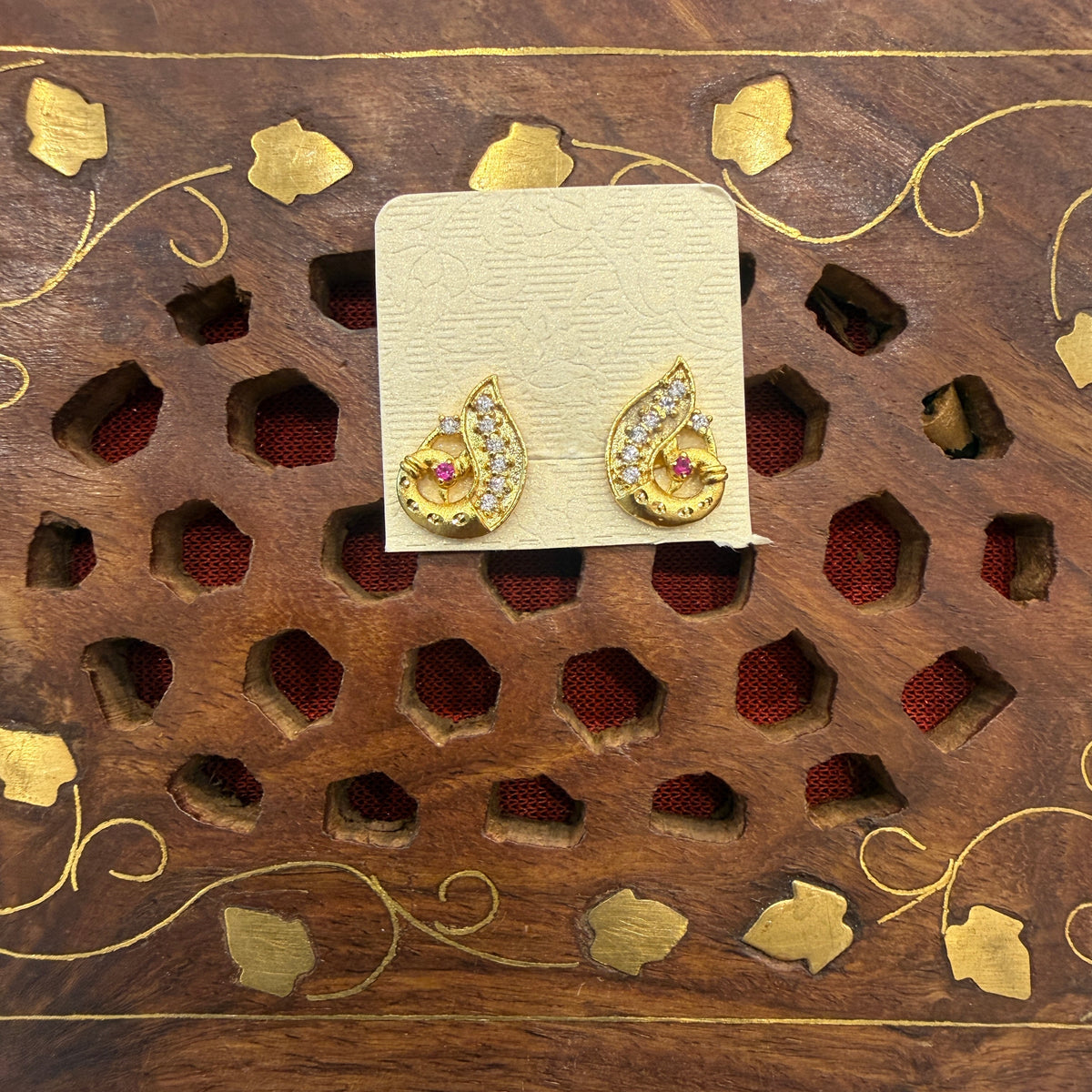 Gold Stud - STG00202