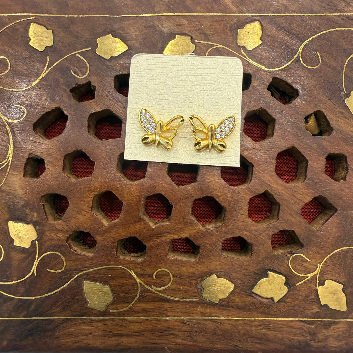 Gold Stud - STG00210