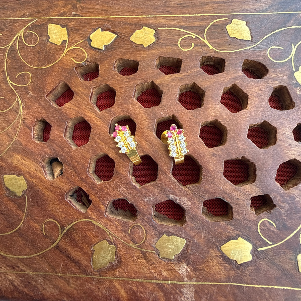 Gold Stud - STG00192