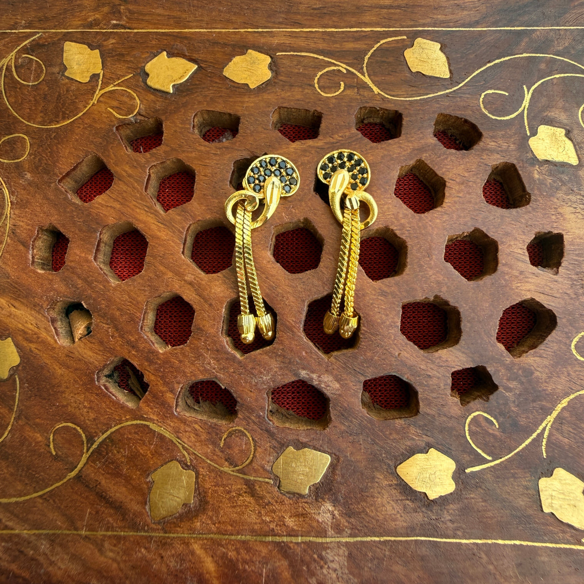 Gold Stud - STG00172