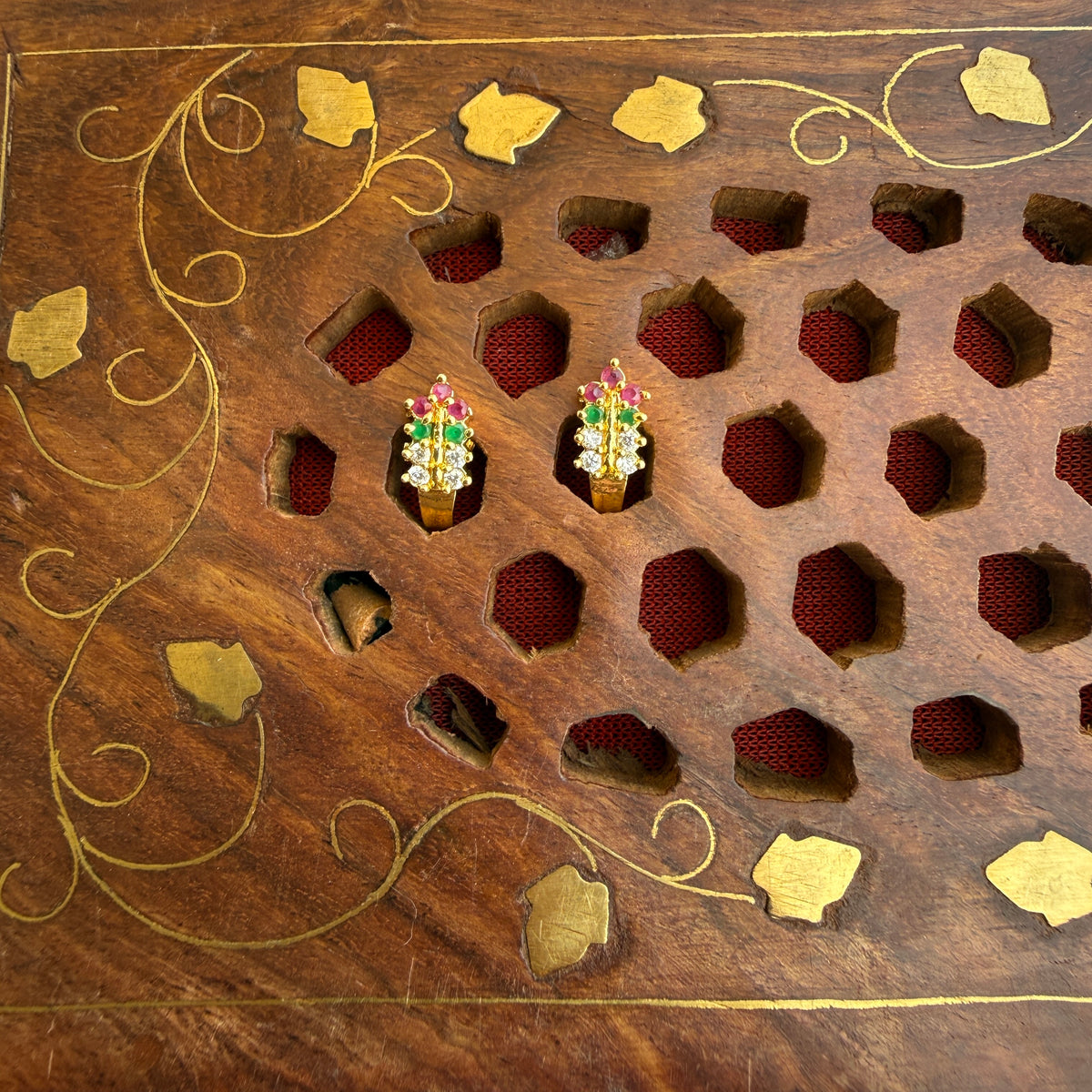 Gold Stud - STG00166