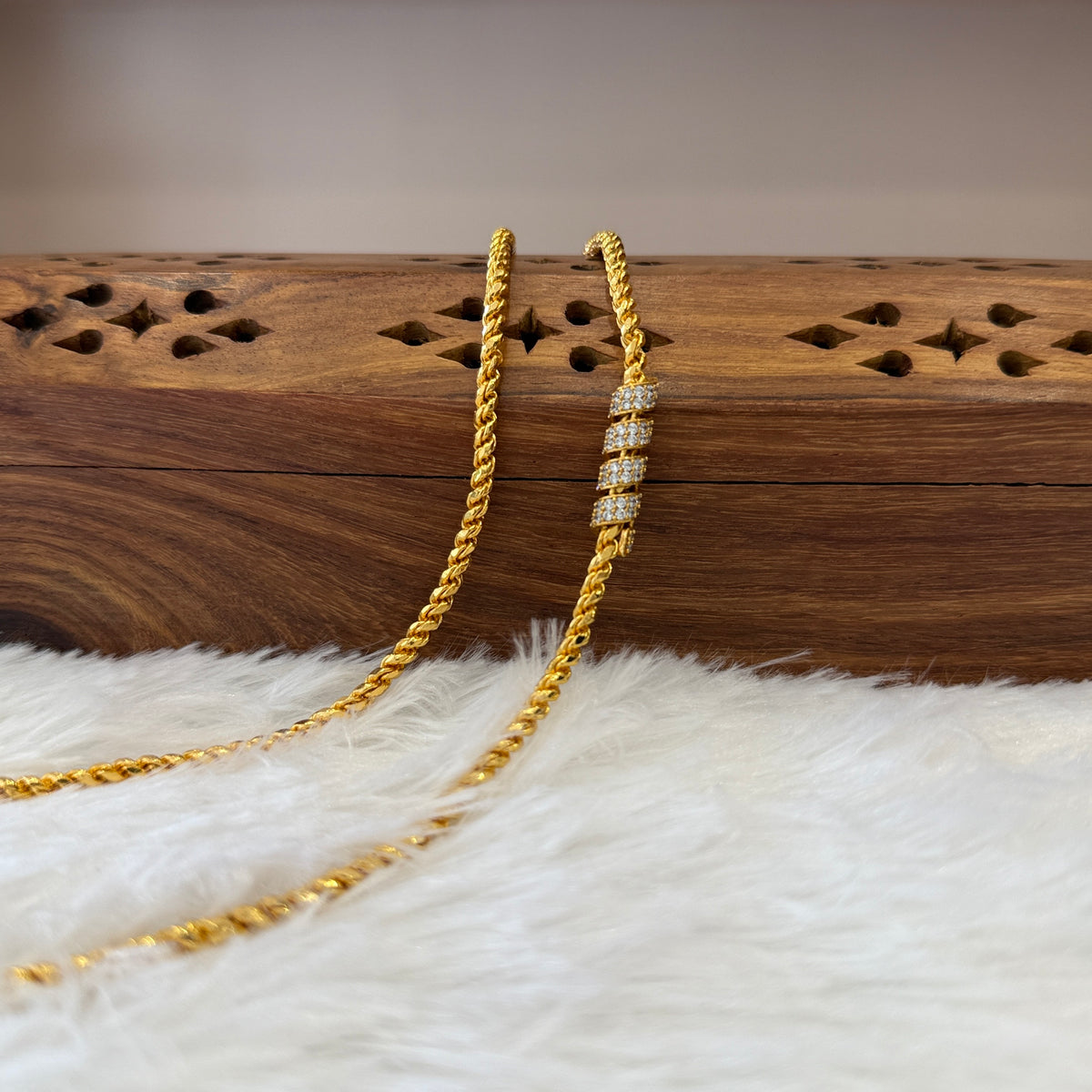 Gold Mugappu Chain Stone