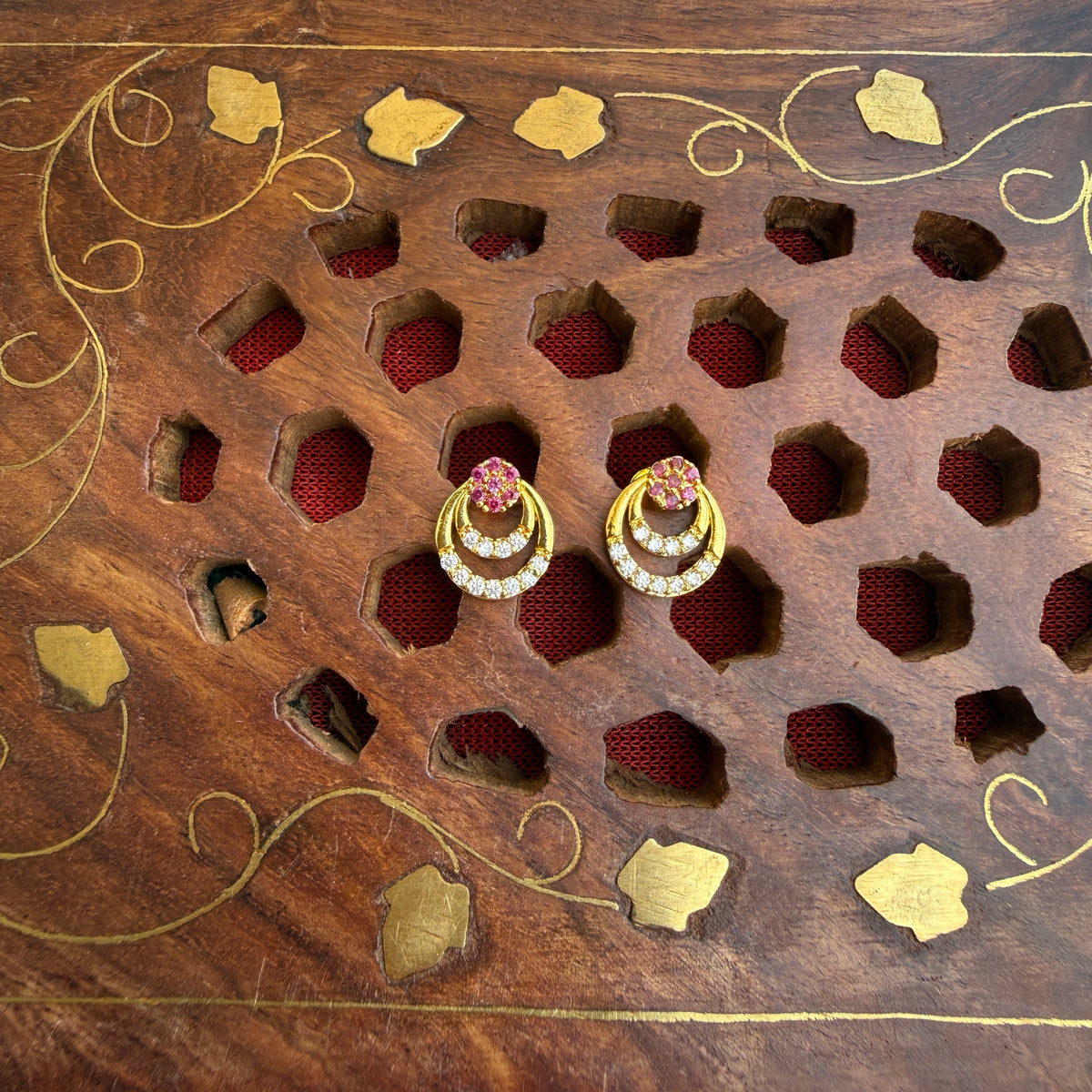 Gold Stud - STG00158