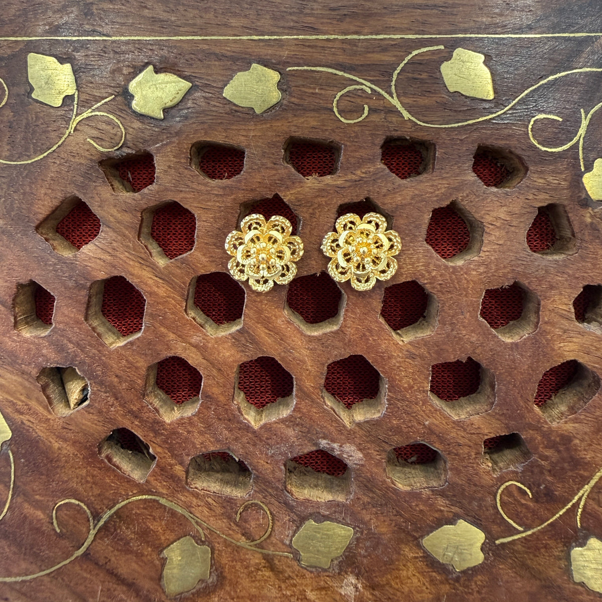 Gold Stud - STG0022
