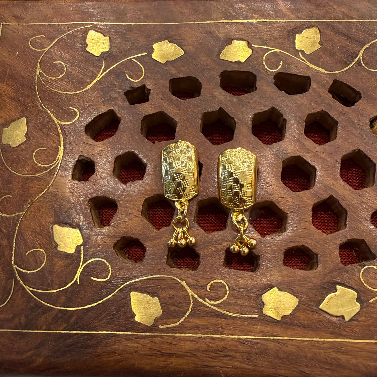 Gold Stud - STG00108