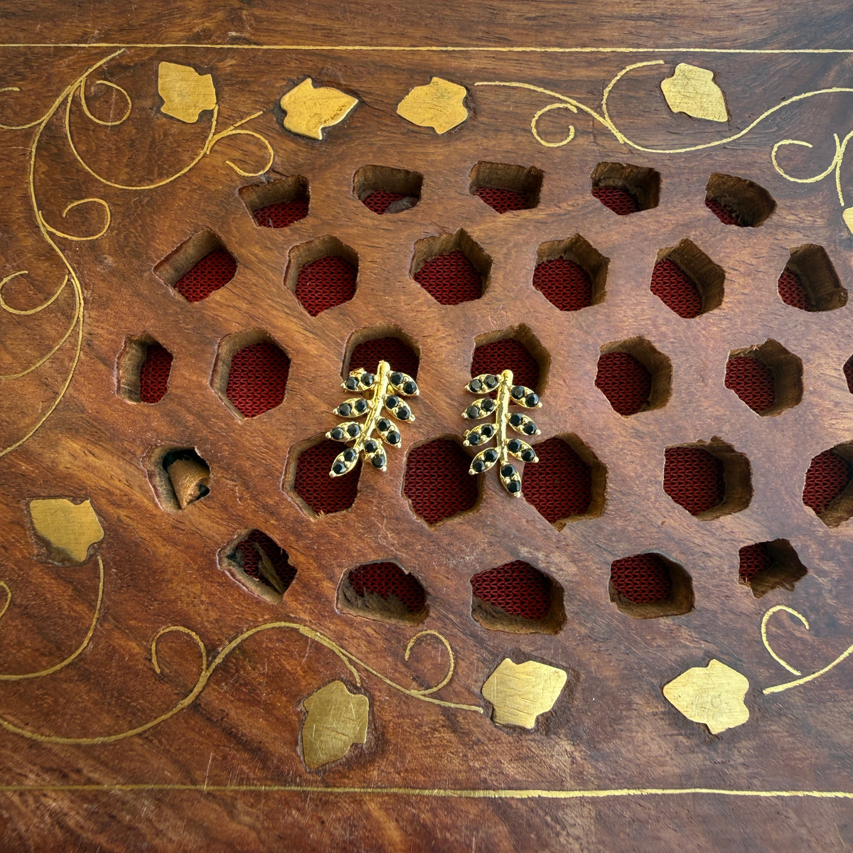 Gold Stud - STG00135