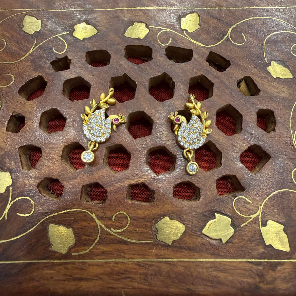 Gold Stud - STG0085