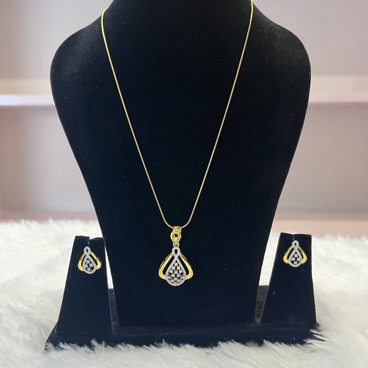 Diamond Pendant Set