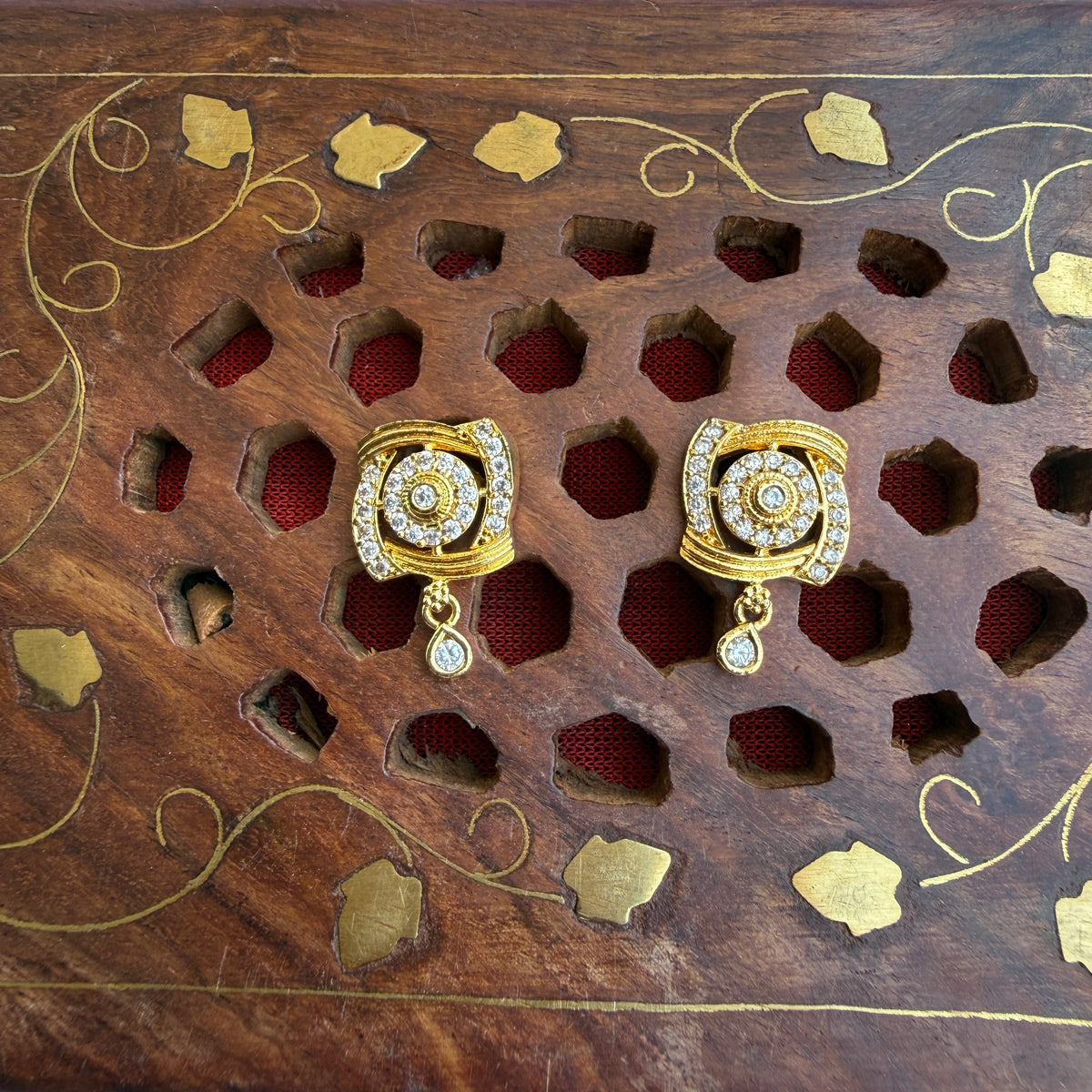 Gold Stud - STG00174